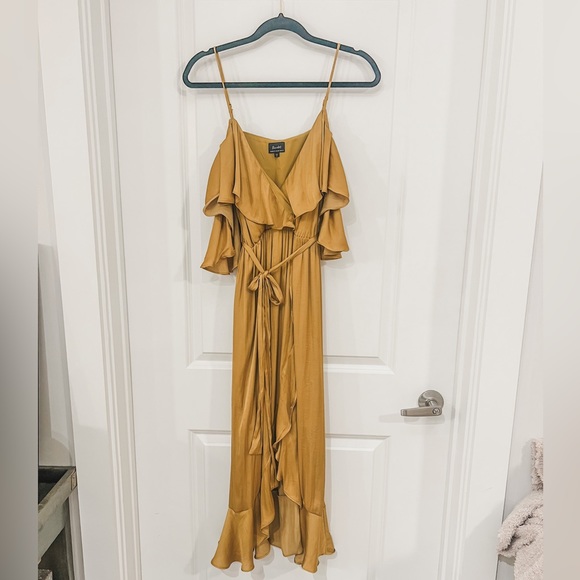 Bardot Bea Cold shoulder Ruffle Wrap Dress in Gold | Sz. 8 - Picture 4 of 8